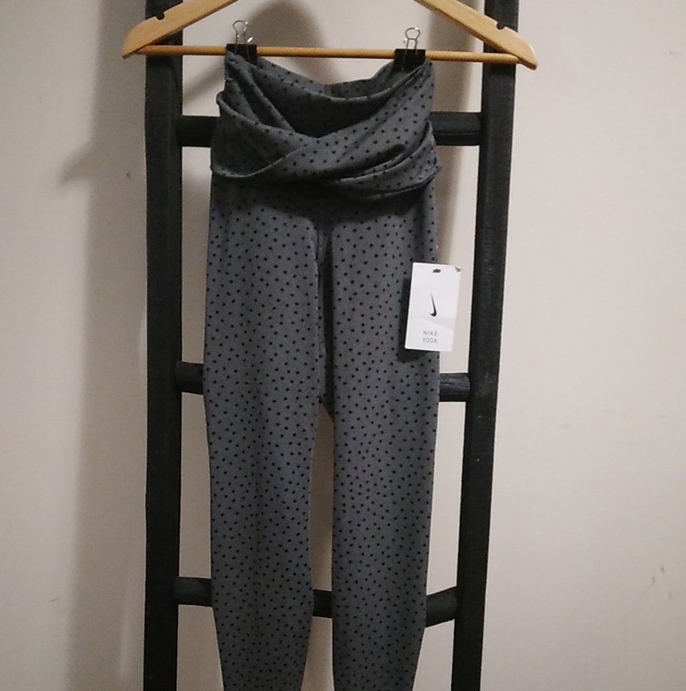 Women's Nike Yoga Dots Twist 7/8 Tights NWT